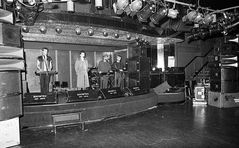 DM - Live Basildon Raquels, 1981.jpg